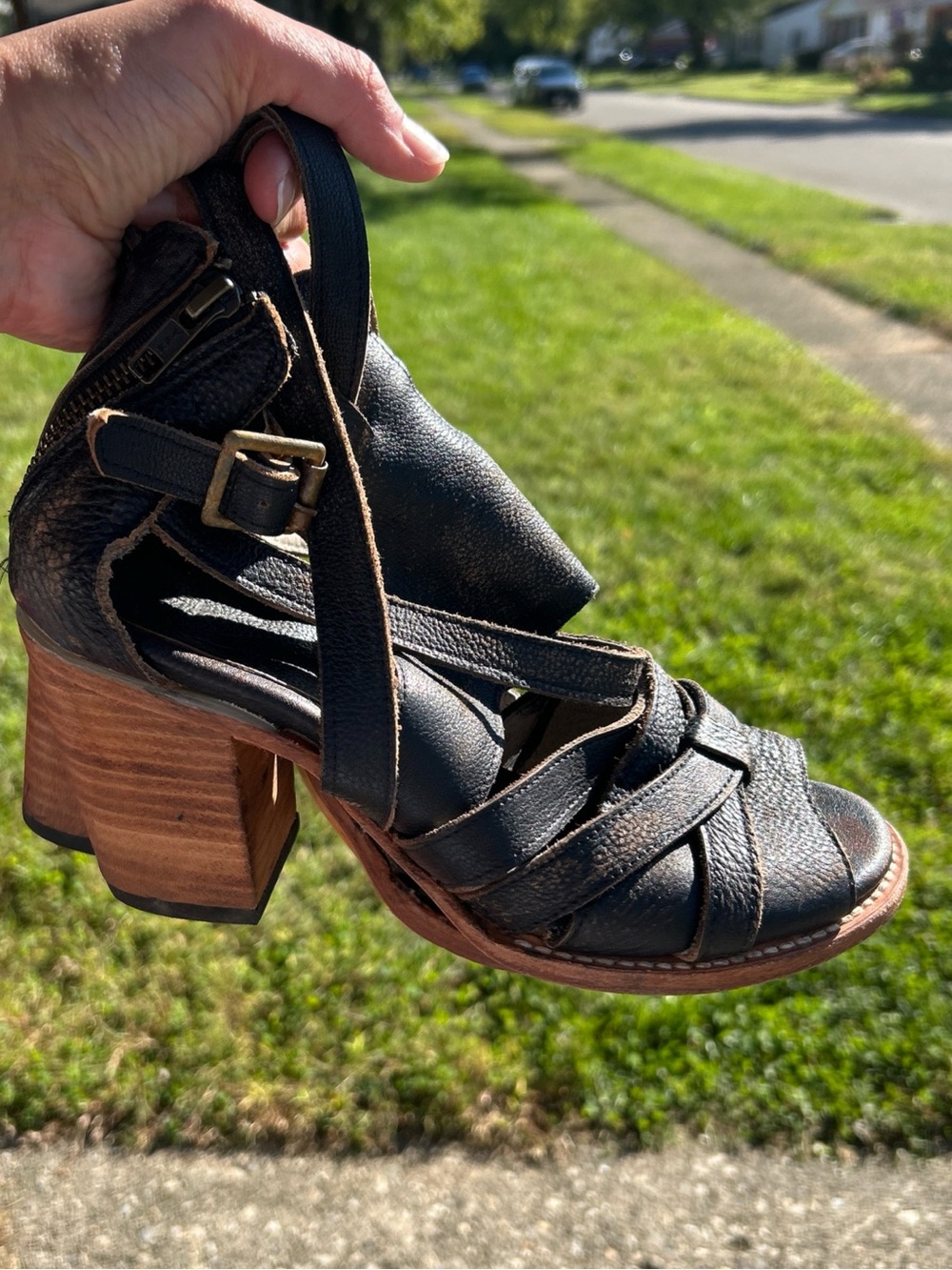 Freebird Black Leather Strappy
Heels Size 9 Boho Western Claw Distressed Grunge